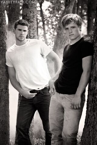 File:LiamHemsworthandJoshHutcherson.jpeg