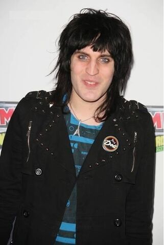 File:NoelFielding.jpg