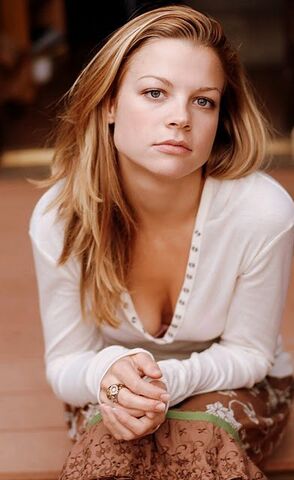 File:Stephanie Lemelin.jpg