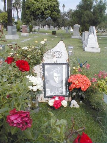 File:Harold Pruett-grave.jpg