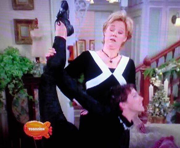 File:LuluContortion.jpg