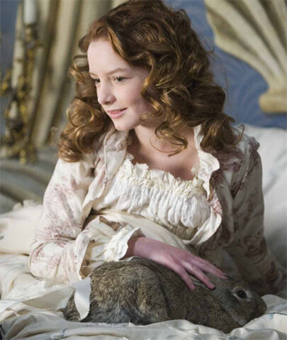 File:Maria and Serena inside the bedroom.jpg