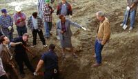 1x04 Digging for Manuel