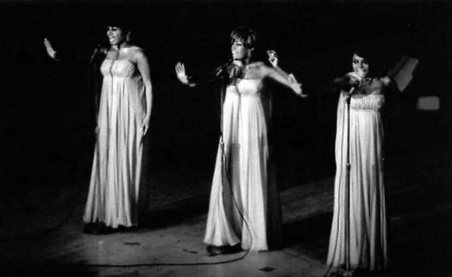 File:Diana Ross & The Supremes live.jpg