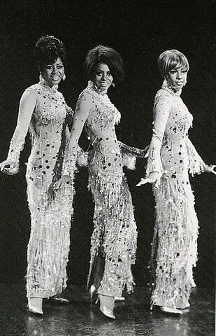 File:Supremes1967chandelier2.jpg