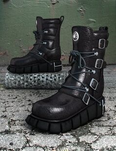 Daedalus boots
