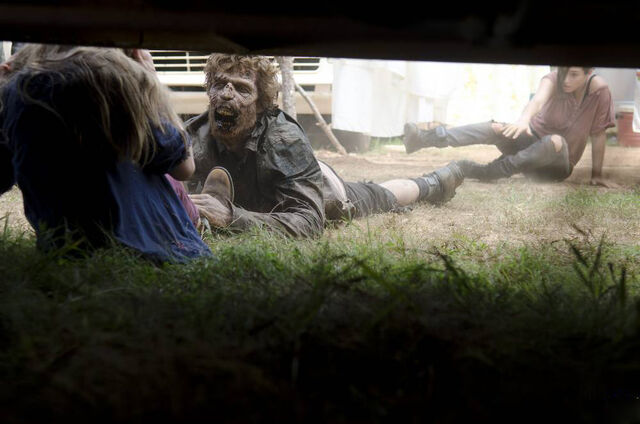 Archivo:Walking-Dead-Season-4-Zombies-38.jpg
