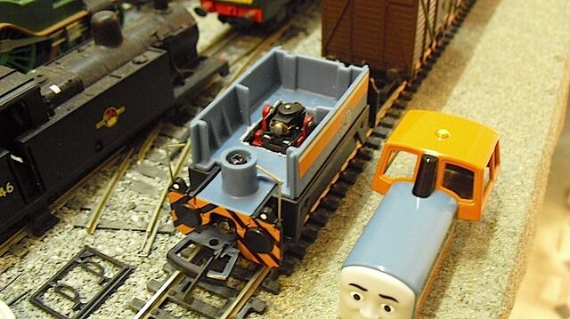 File:Den'schassis.jpg