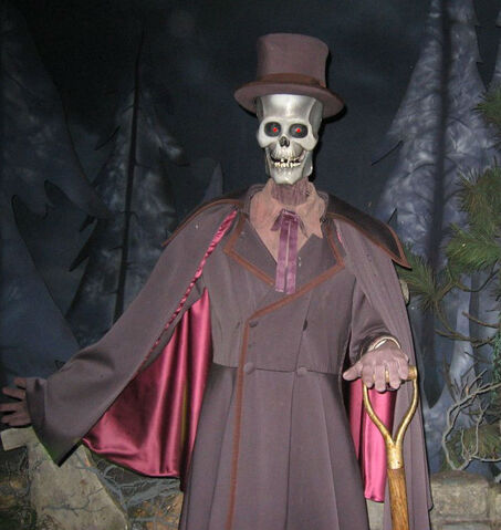File:Disneyland phantom manor 15.jpg