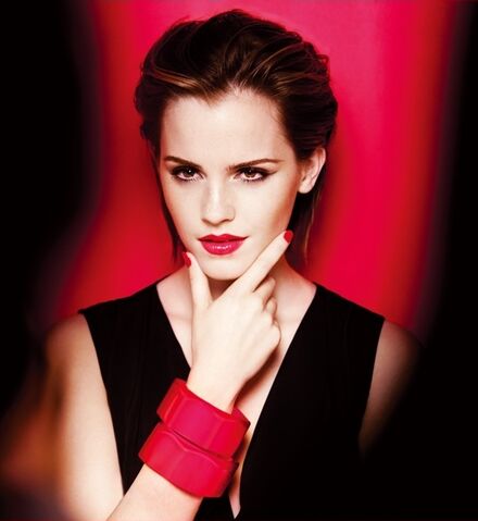 File:Gloss-In-Love-For-Lanc-me-Behind-The-Scenes-emma-watson-35556558-550-599.jpg