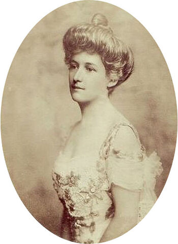 File:Lucile Carter circa 1900.jpg