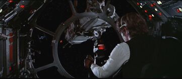 Falcon-weapons-han-002