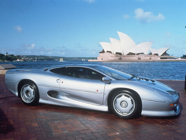 File:Jaguar-XJ-220.jpg