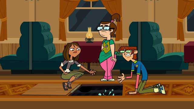 File:CourtneyThrowsMagnifyingGlass.png