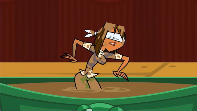 File:CourtneyMuddyCourtney.png