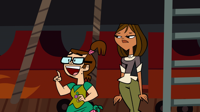 File:Bethandcourtneycheer.png