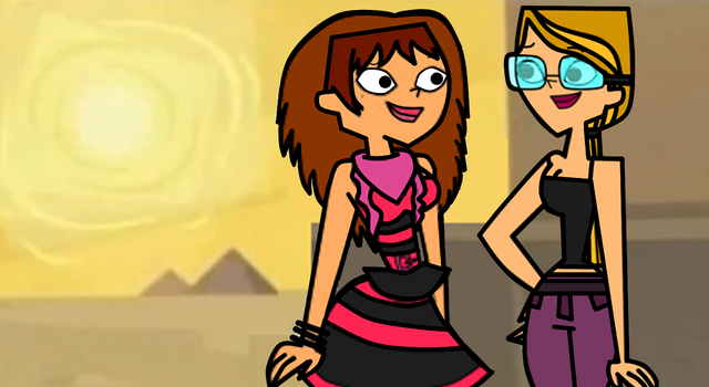 File:AlexiaMaceyInEgypt.png