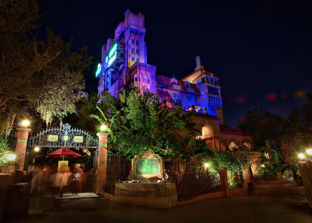 File:HollywoodHotelTerrorTower.jpg