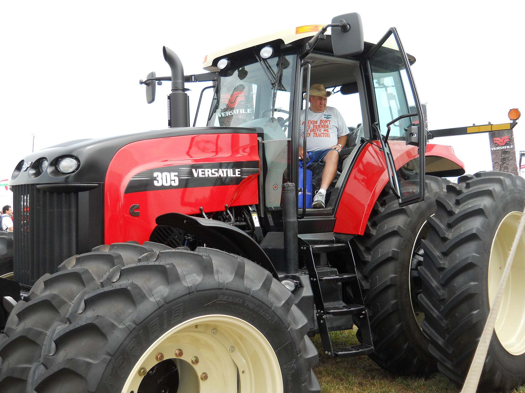 Versatile 305 Tractor & Construction Plant Wiki FANDOM powered by Wikia