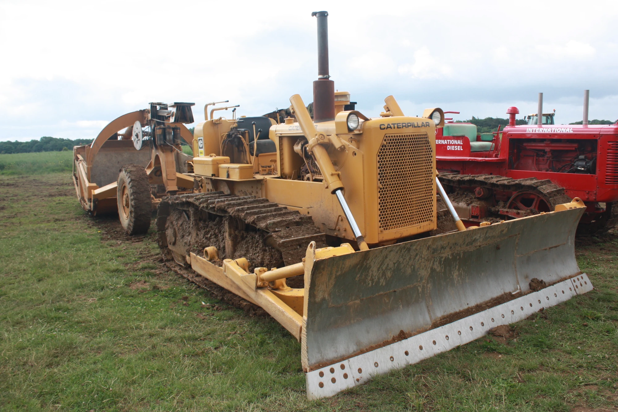 Image Cat D6C sn 46J1260 bulldozer and scraper at EM wd 2011 IMG