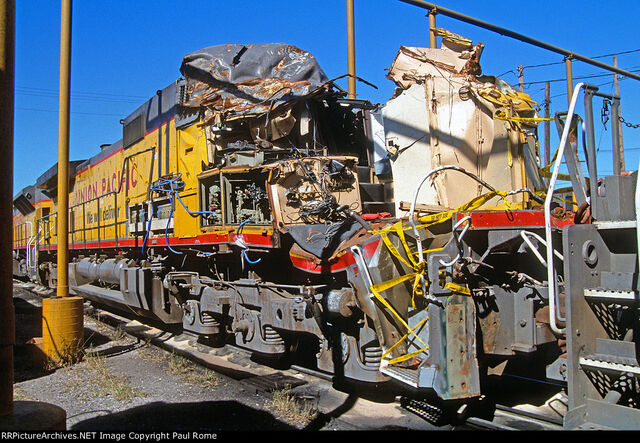 File:Wrecked UP AC4400CW.jpg