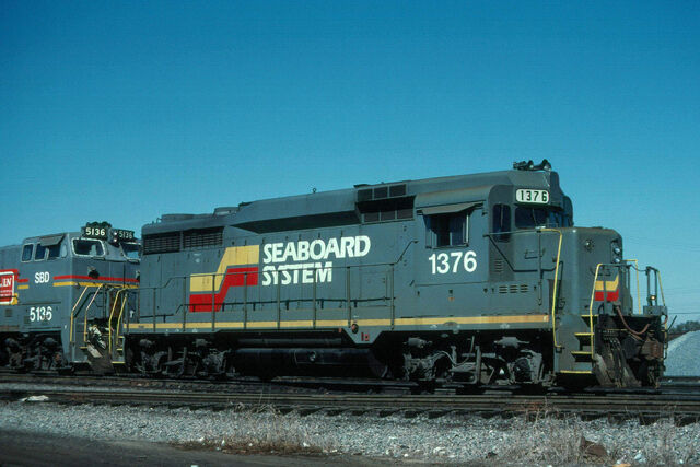 File:GP30 and BQ23-7.jpg