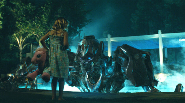 File:Movie-littlegirl&ironhide-film-pool.jpg