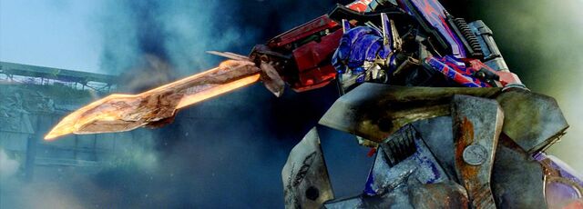 File:Dotm-optimusprime-film-battleblades.jpg
