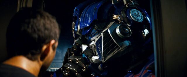 File:Tf(2007)-samwitwicky&optimusprime-film-window.jpg