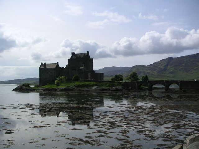 File:800px-Scotland EileanDonan1.jpg