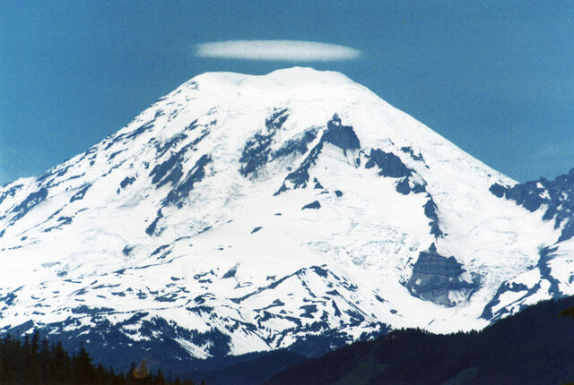 File:Mount Rainier.jpg