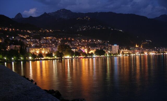 File:MontreuxBeiNacht.jpg