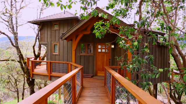 File:Backyard Bungalow.png
