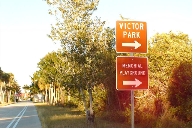 File:VictorParkSign.jpg