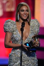 Beyonce-at-the-grammy-awards-2010