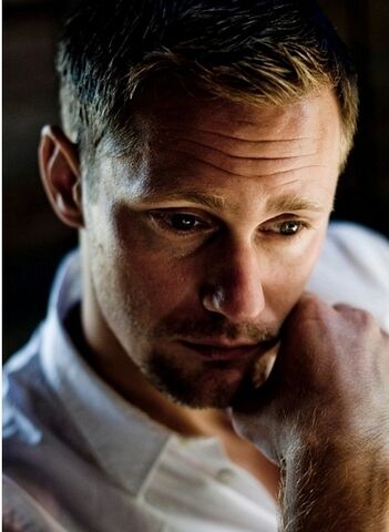 File:Alexander-Skarsg-rd-alexander-skarsgard-7963300-396-541.jpg