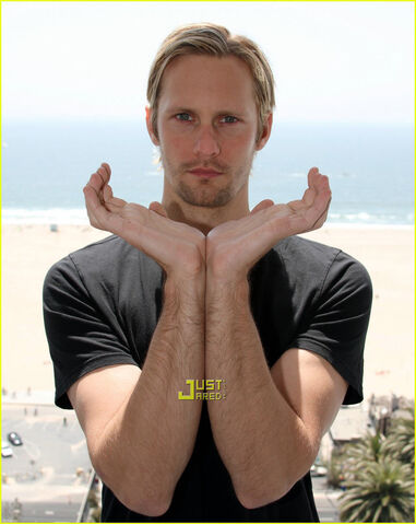 File:Alexander-Skarsgard-Tails-For-Whales-alexander-skarsgard-7454244-971-1222.jpg