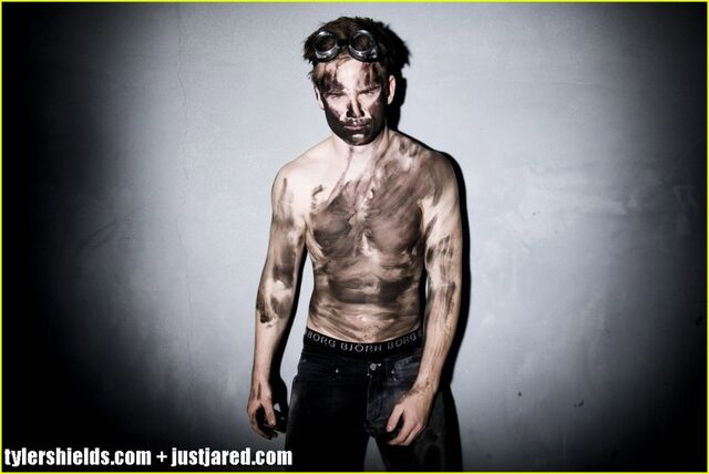 File:Allan-hyde-shirtless-godric-true-blood-02-1024x684.jpg