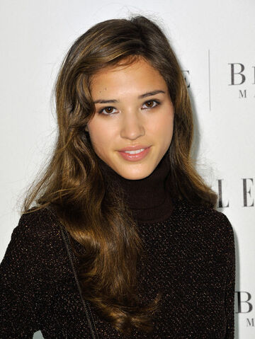 Plik:Kelsey Chow Elle Magazine 25th Anniversary zFte2RNcfZll.jpg