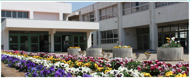 File:Azuma Elementary walkway.png