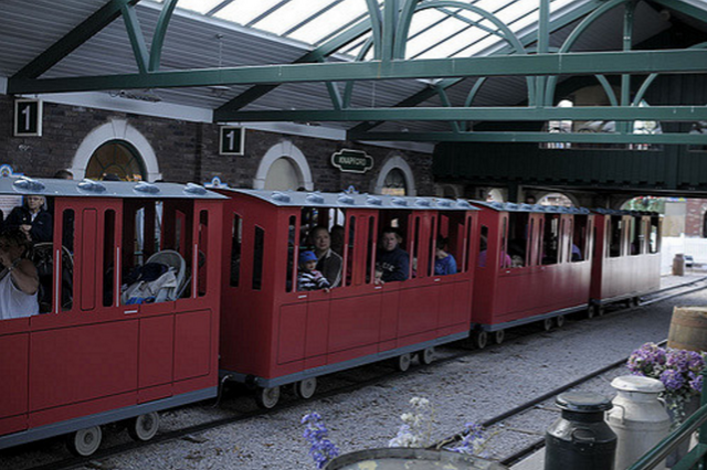 File:RedCoachesDraytonManor.png