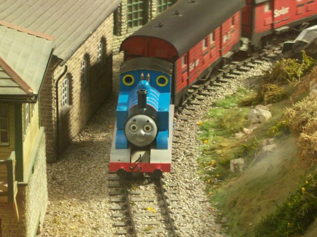 File:ThomasPullingMailTrainDraytonManor7.jpg