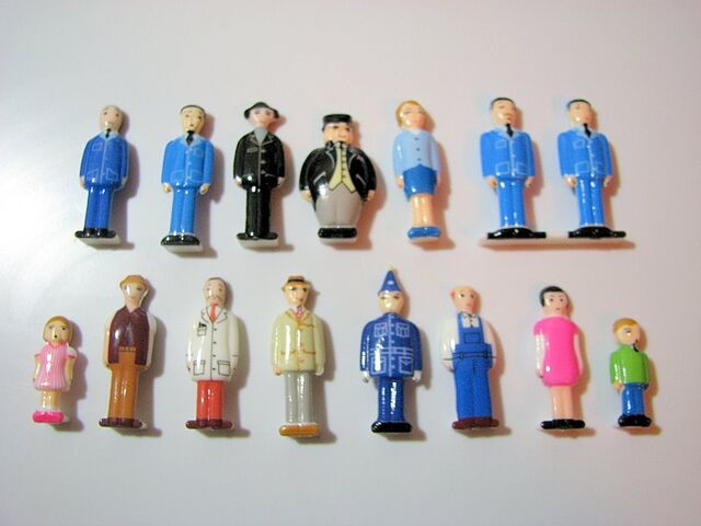 File:DepartingNowHumanFigurines.jpg