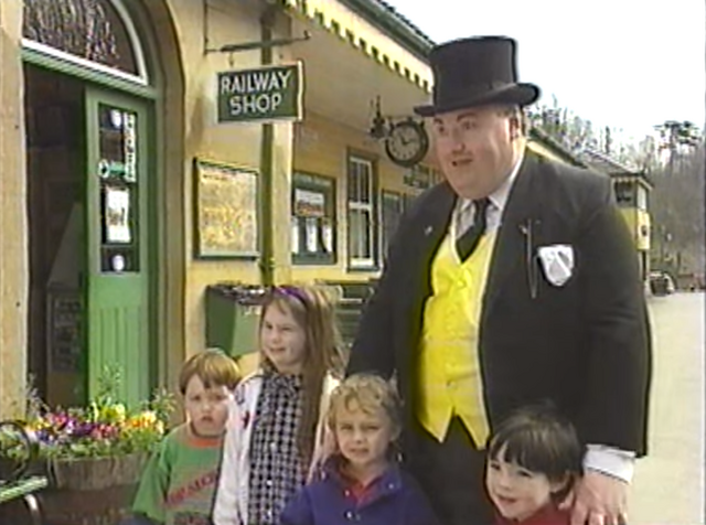 File:HelloThomasandJames25.png