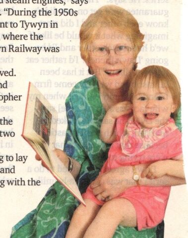 File:HilaryFortnamReading.jpg
