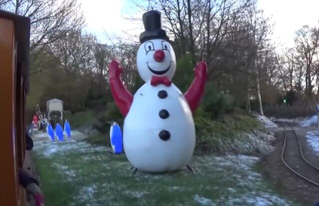 File:DraytonManorThomasLandSnowmanBalloon.jpeg