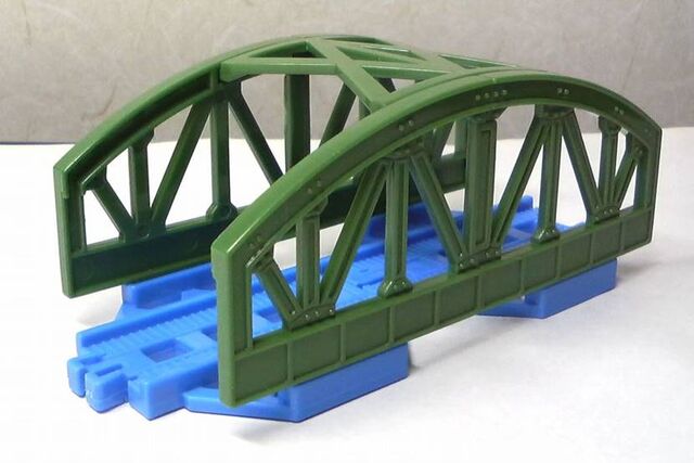 File:CapsulePlarailGreenBridge.jpg