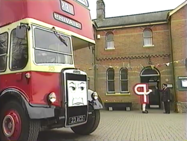 File:HelloThomasandJames137.png