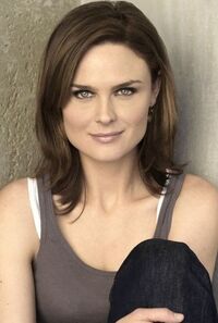 Emily Deschanel 7