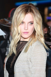 Riley Keough 3